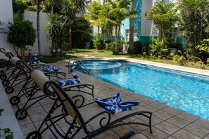 Outdoor pool, open 8 AM to 10 PM, pool loungers - Ocean View Hotel (Campeche)