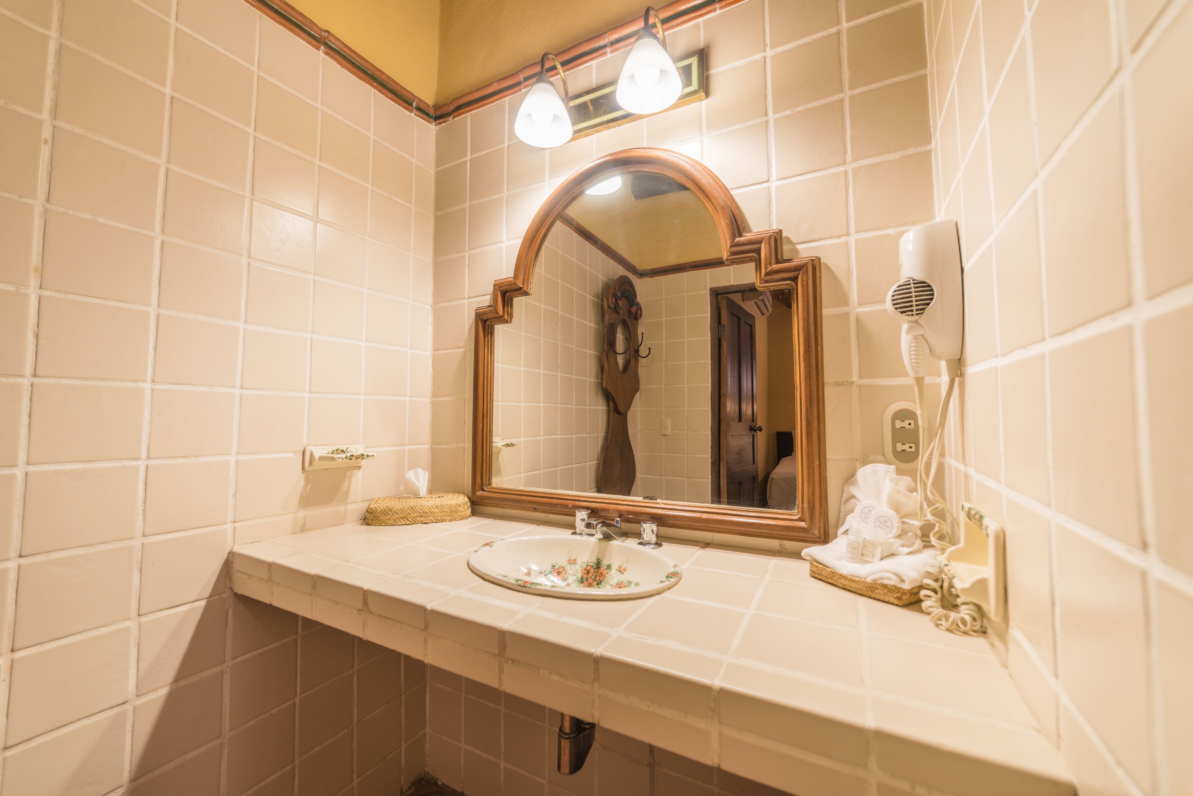 standard double room | bathroom sink