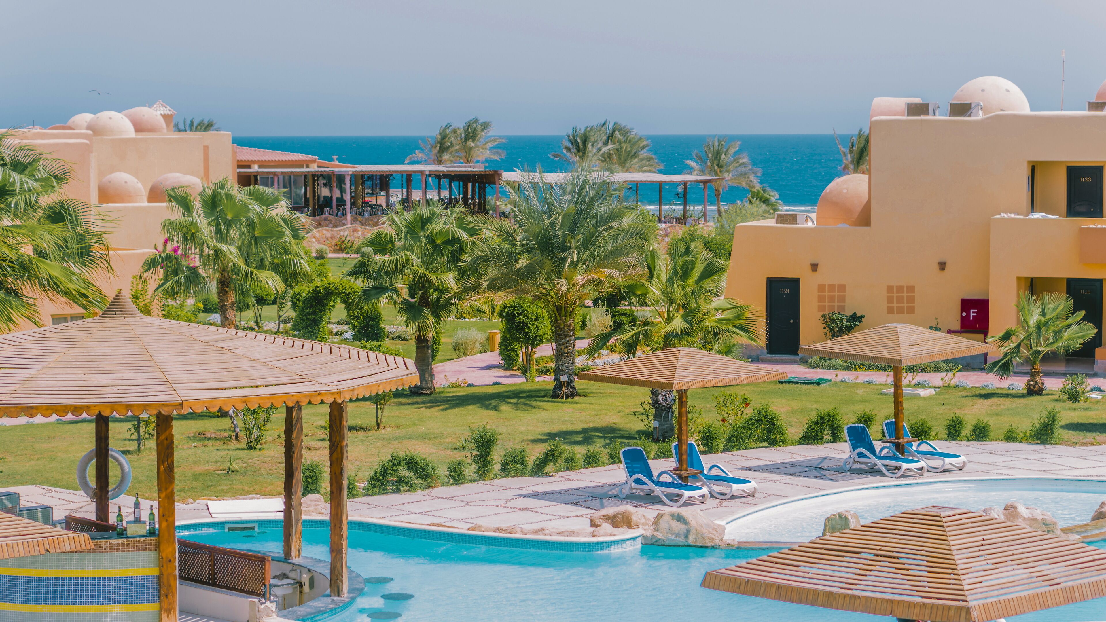 2 piscinas al aire libre, sombrillas, tumbonas