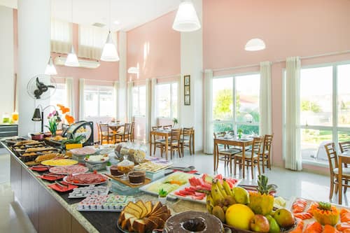 Buffet déjeuner gratuit tous les jours