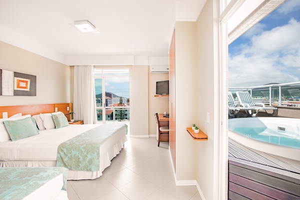 Junior Suite, Hot Tub | 1 bedroom, minibar, in-room safe, free WiFi