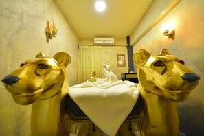 Salas de tratamientos para parejas, sauna, bañera de hidromasaje 