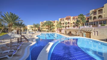 3 outdoor pools, sun loungers