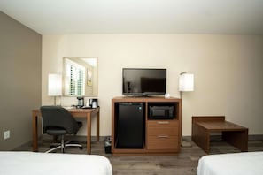 Desk, laptop workspace, blackout curtains, soundproofing - Best Western Houston Bush IAH Intercontinental Airport Inn (Humble)