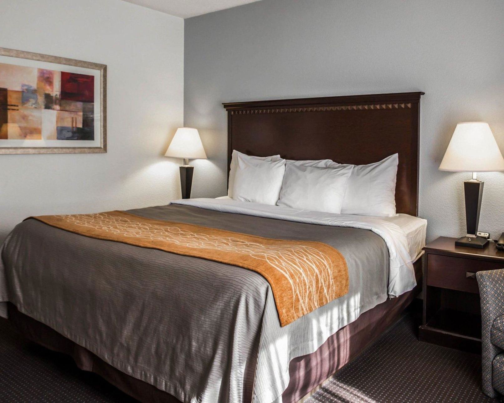 Desk, iron/ironing board, free WiFi, bed sheets