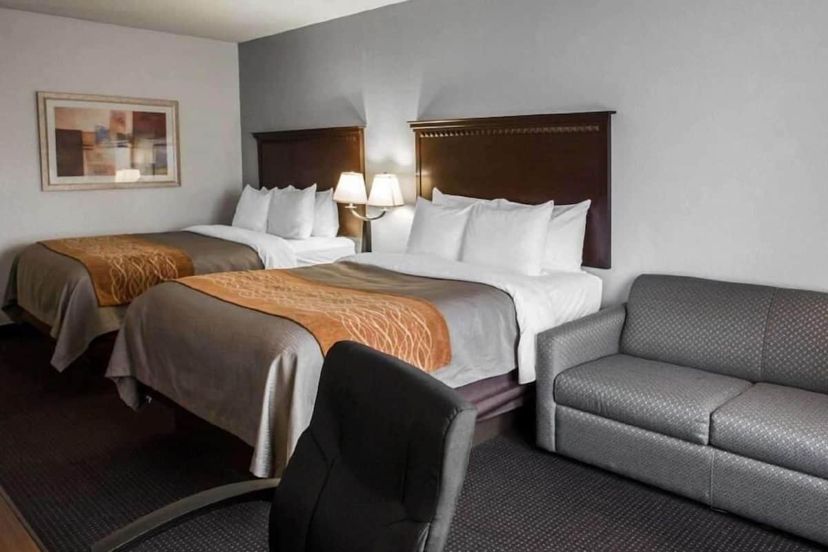 Desk, iron/ironing board, free WiFi, bed sheets