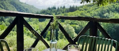 朝食 (コンチネンタル ブレックファスト)、毎日提供 (無料)