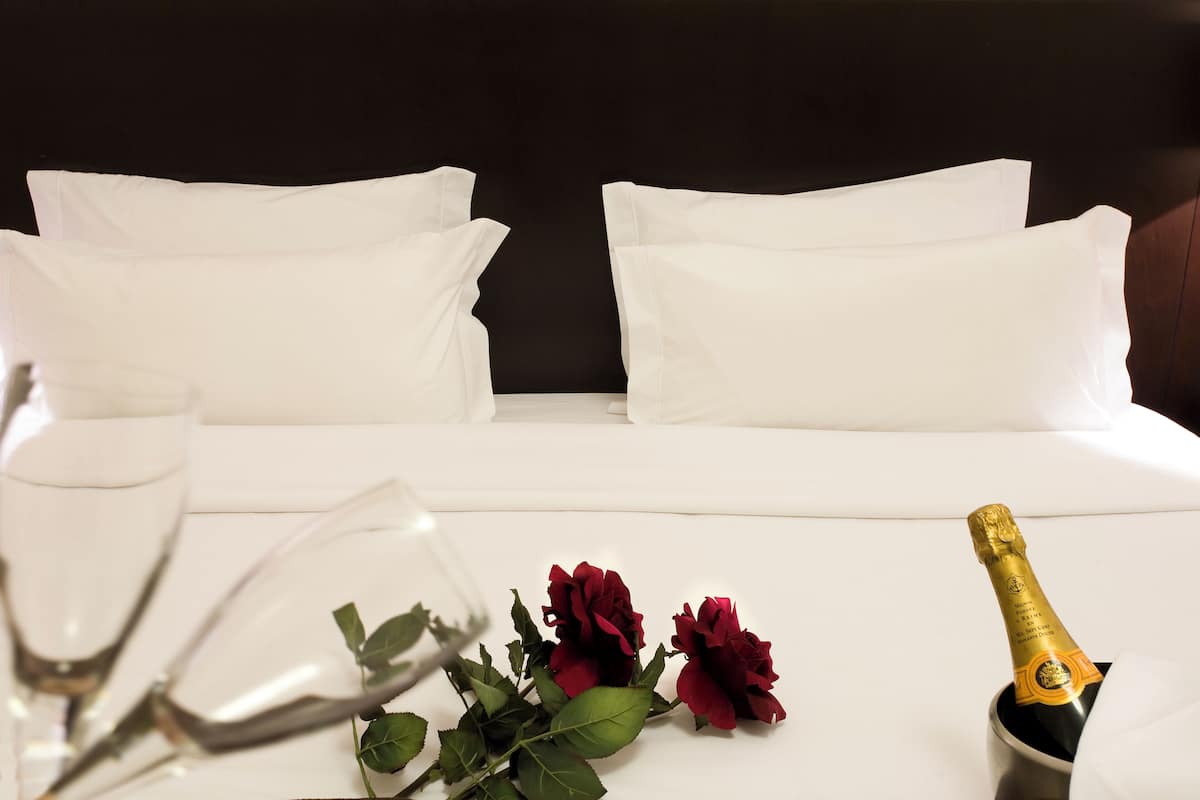 Romantic Double Room | Minibar, desk, blackout curtains, soundproofing