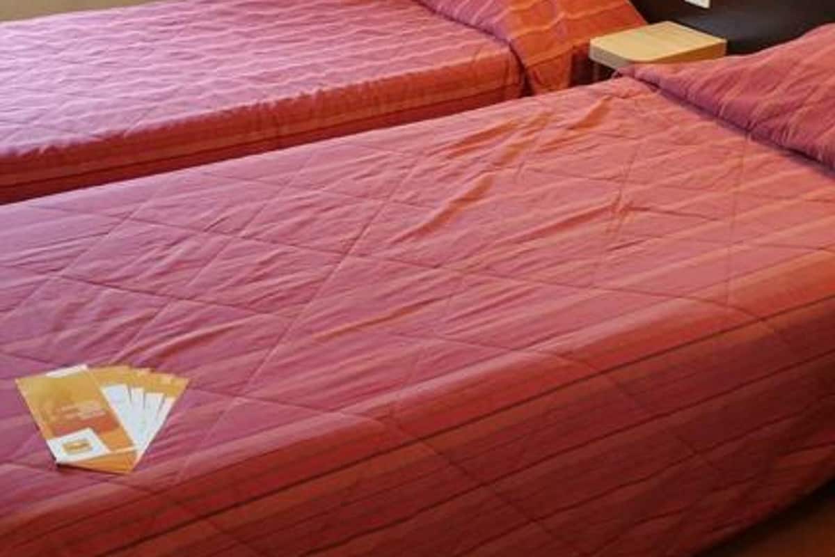 standard room, 3 single beds | desk, free cots/infant beds, free wifi, bed sheets