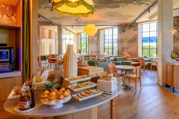 Daily buffet breakfast for a fee