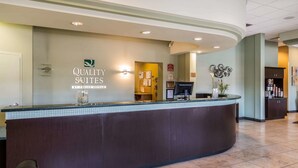 Lobby - Quality Suites Central (Colorado Springs)