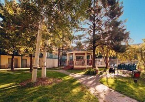 Property grounds - Quality Suites Central (Colorado Springs)