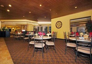 Breakfast area - Quality Suites Central (Colorado Springs)