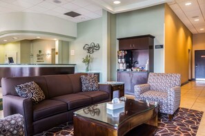 Lobby - Quality Suites Central (Colorado Springs)