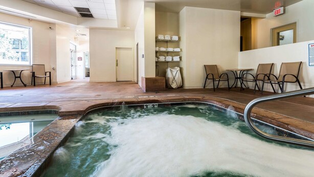 Indoor pool, outdoor pool - Quality Suites Central (Colorado Springs)
