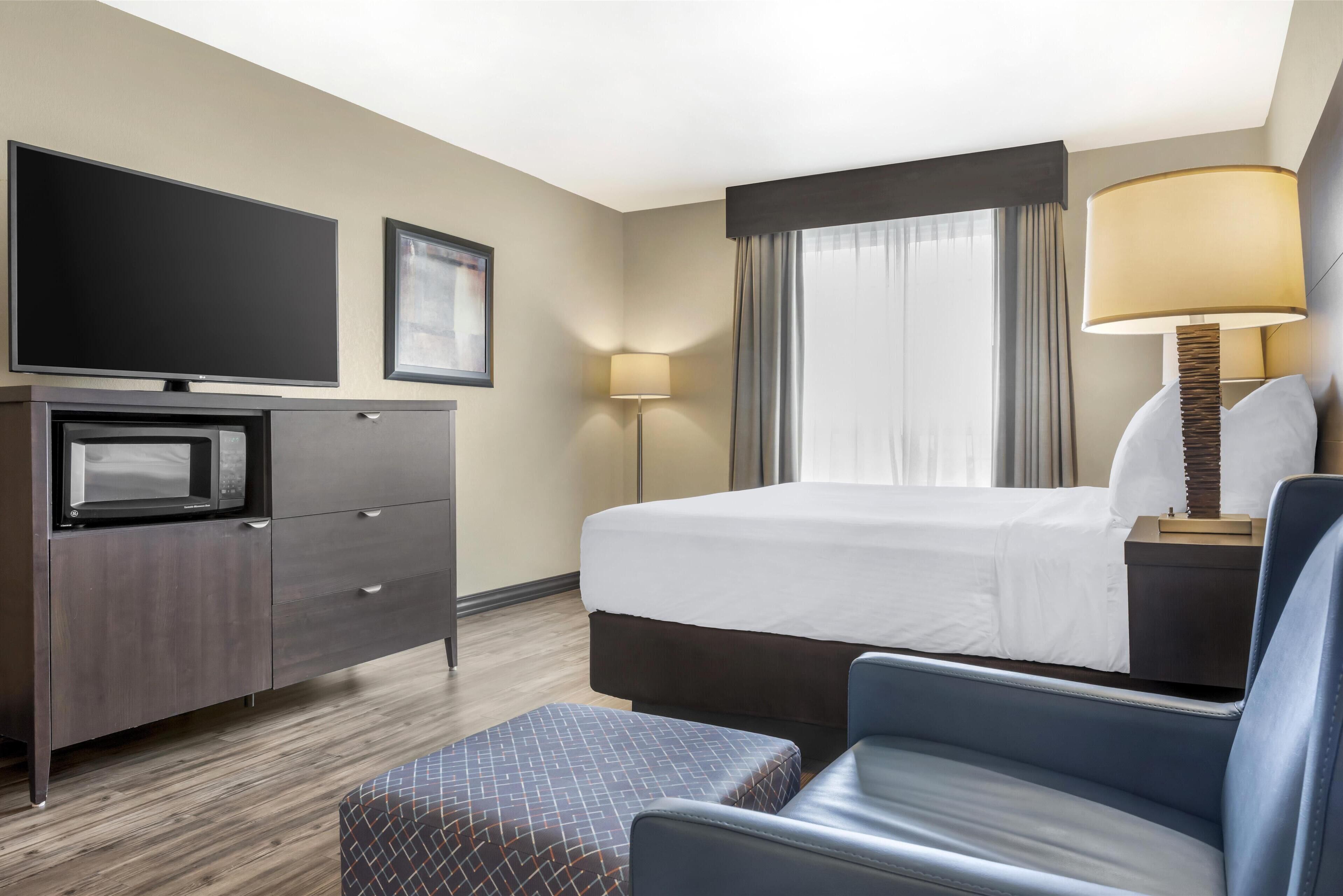 standard room, 1 king bed, non smoking, refrigerator & microwave | desk, laptop workspace, blackout curtains, iron/ironing board