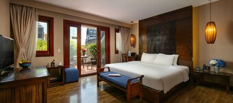 Oriental Suites Hotel & Spa