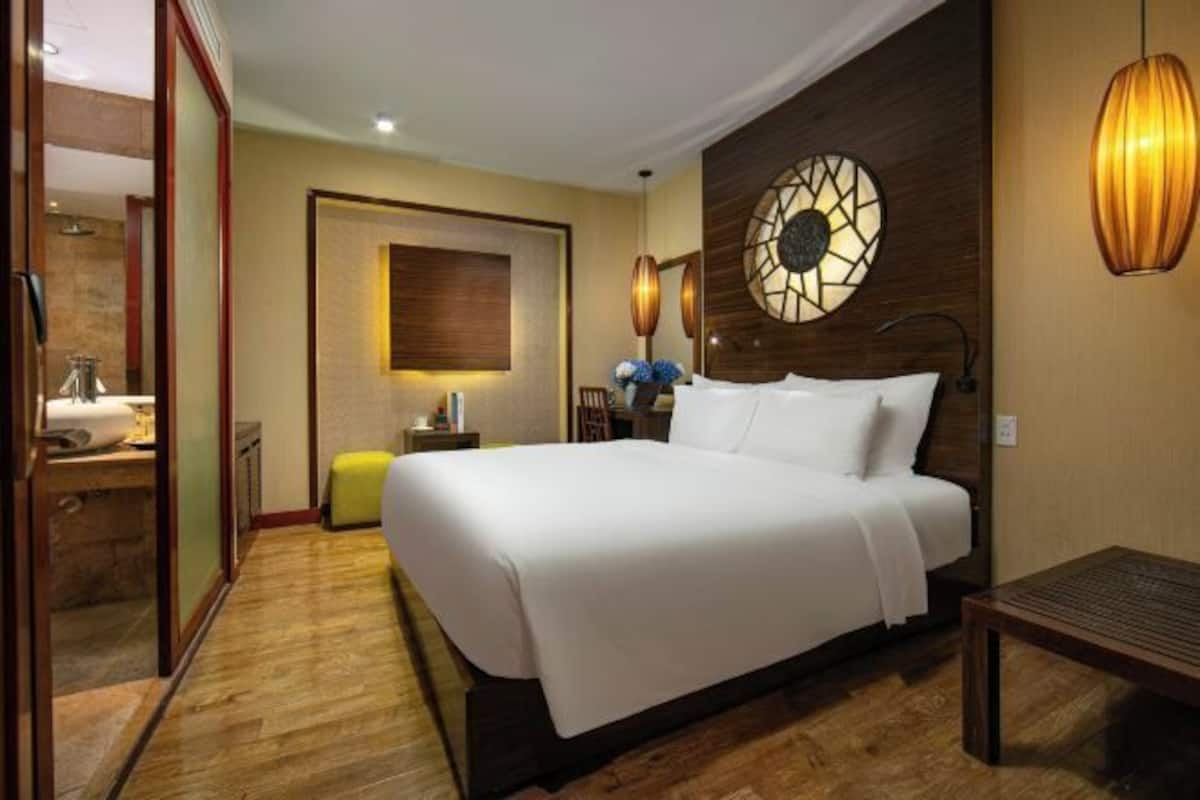 Ropa de cama de alta calidad, camas con pillow-top y minibar