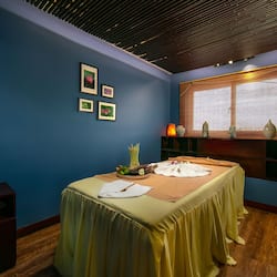 Couples treatment rooms, sauna, hot tub, steam room, body treatments
