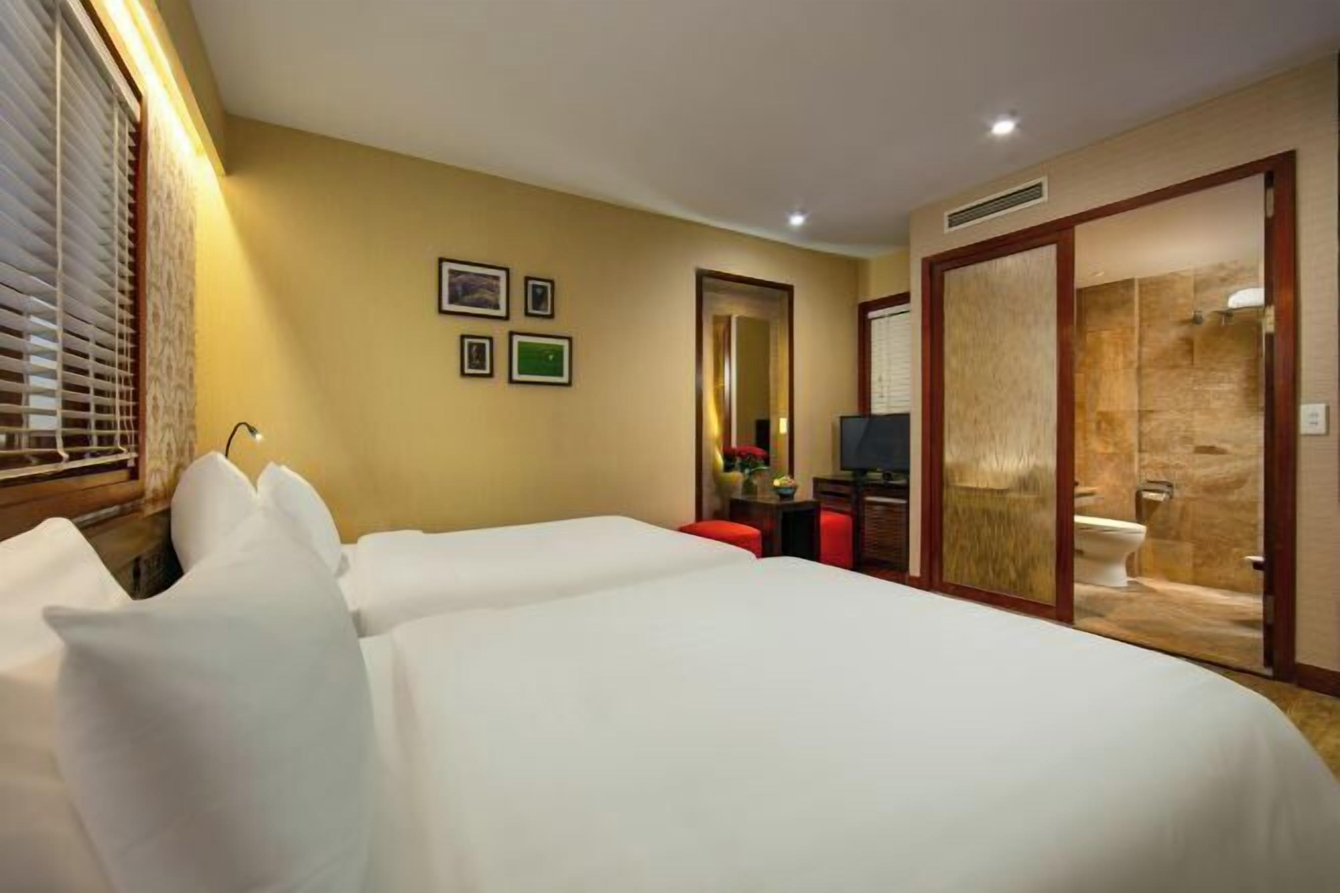 Premium bedding, pillow-top beds, minibar, in-room safe