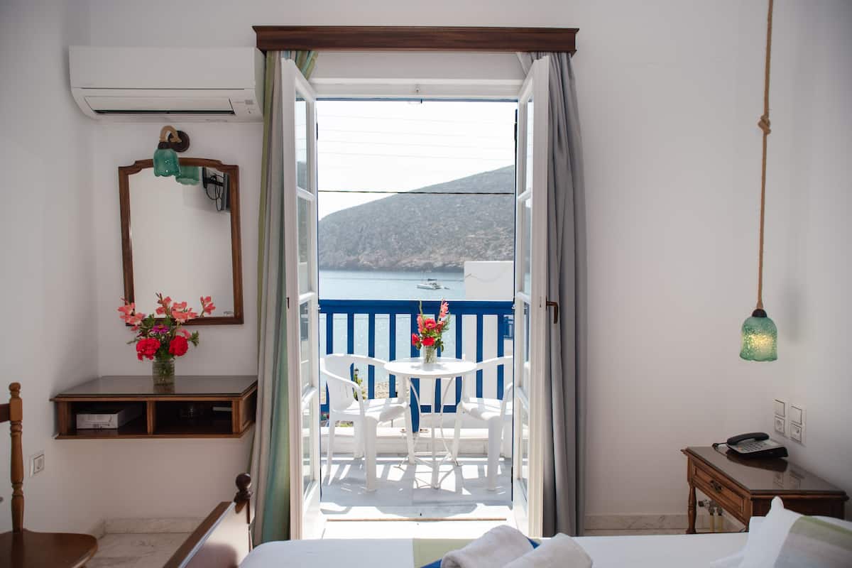 standard room, sea view | 1 bedroom, down duvets, soundproofing, iron/ironing board