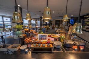 Desayuno buffet todos los días (con cargo) 