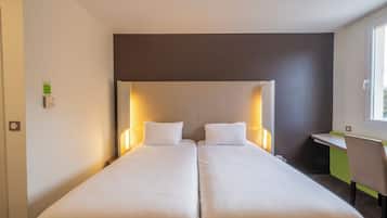 Chambre Standard, 2 lits une place | Literie de qualité supérieure, ameublement personnalisé, bureau