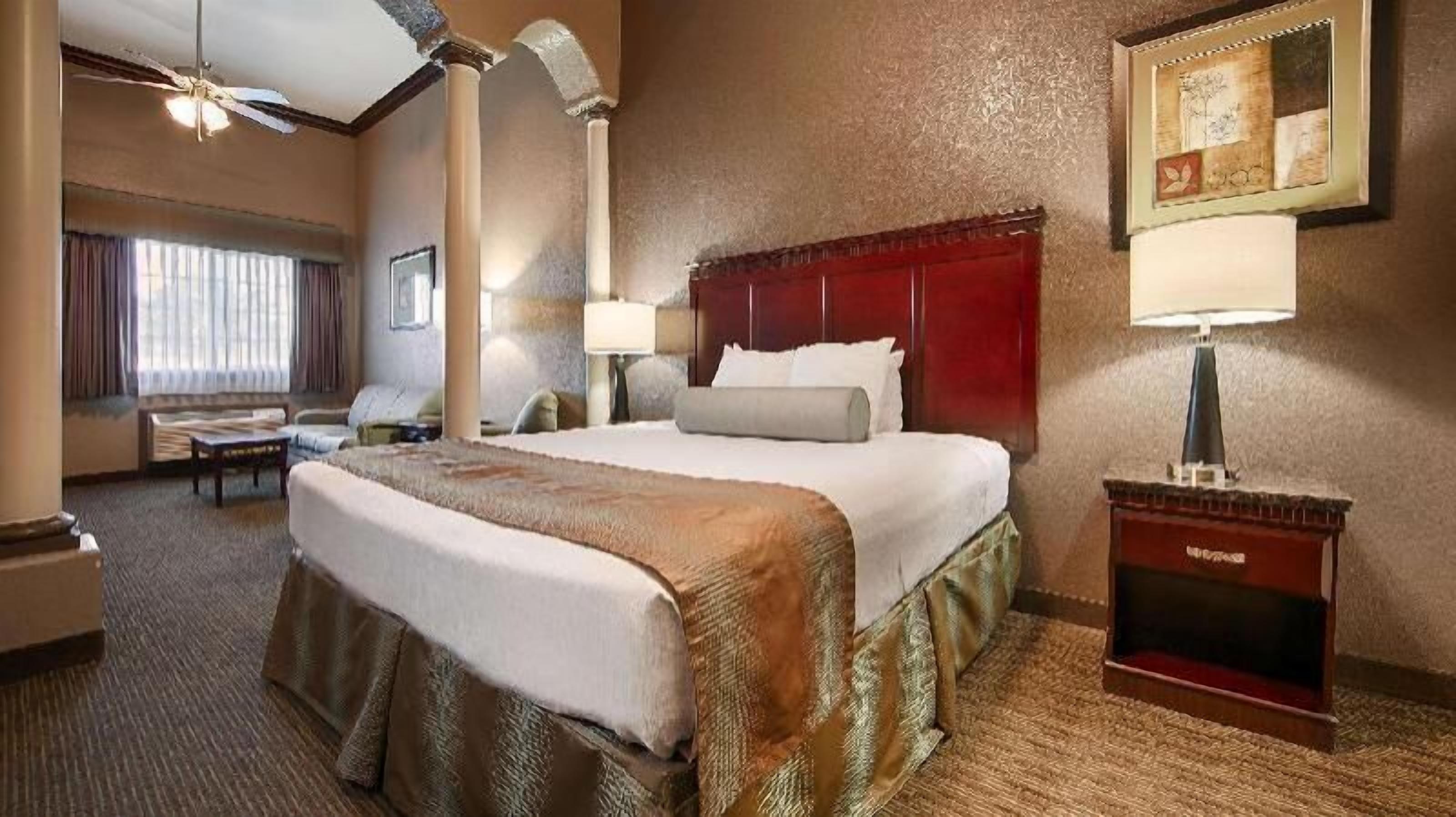 In-room safe, individually decorated, individually furnished, desk