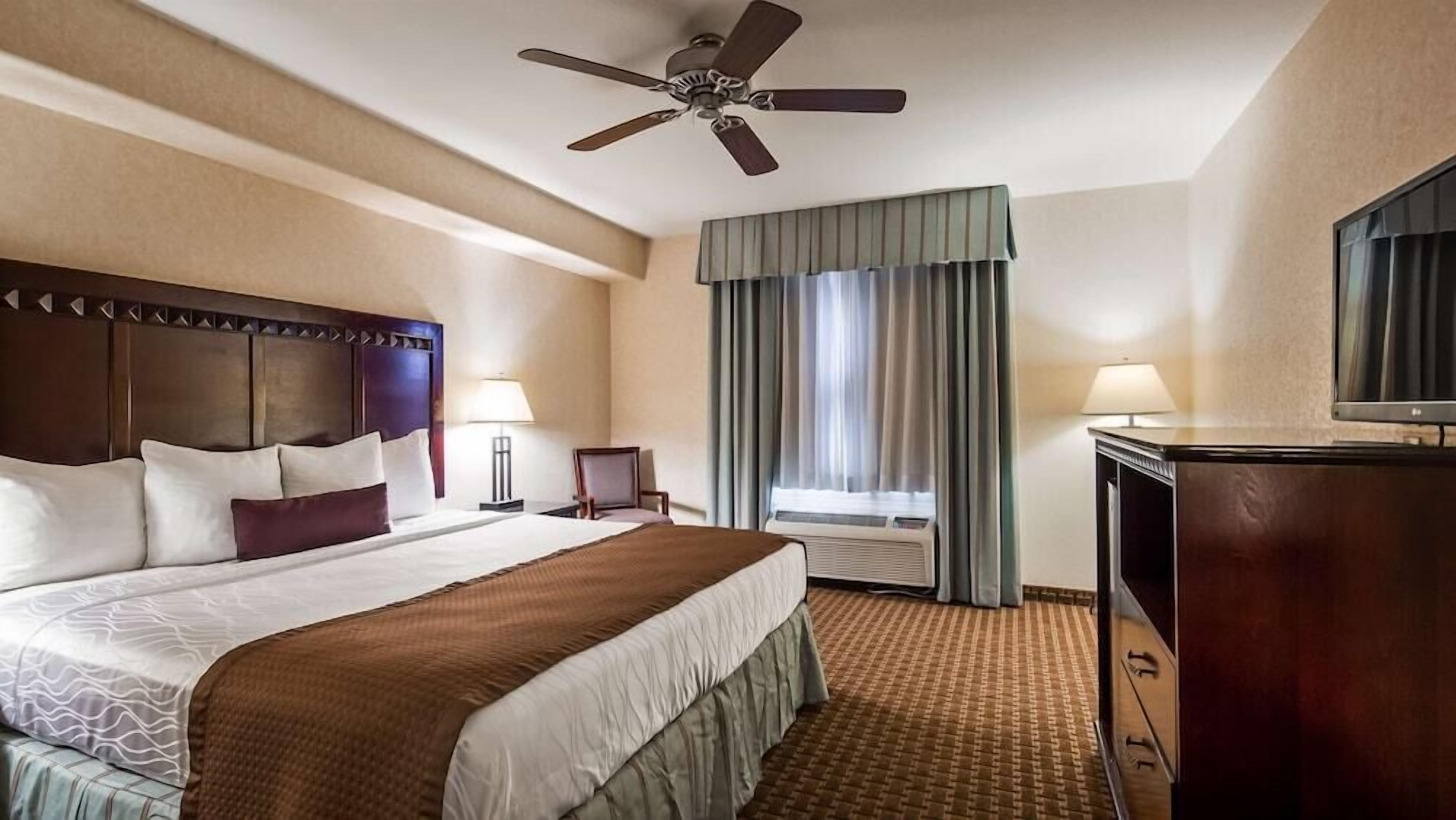 In-room safe, individually decorated, individually furnished, desk