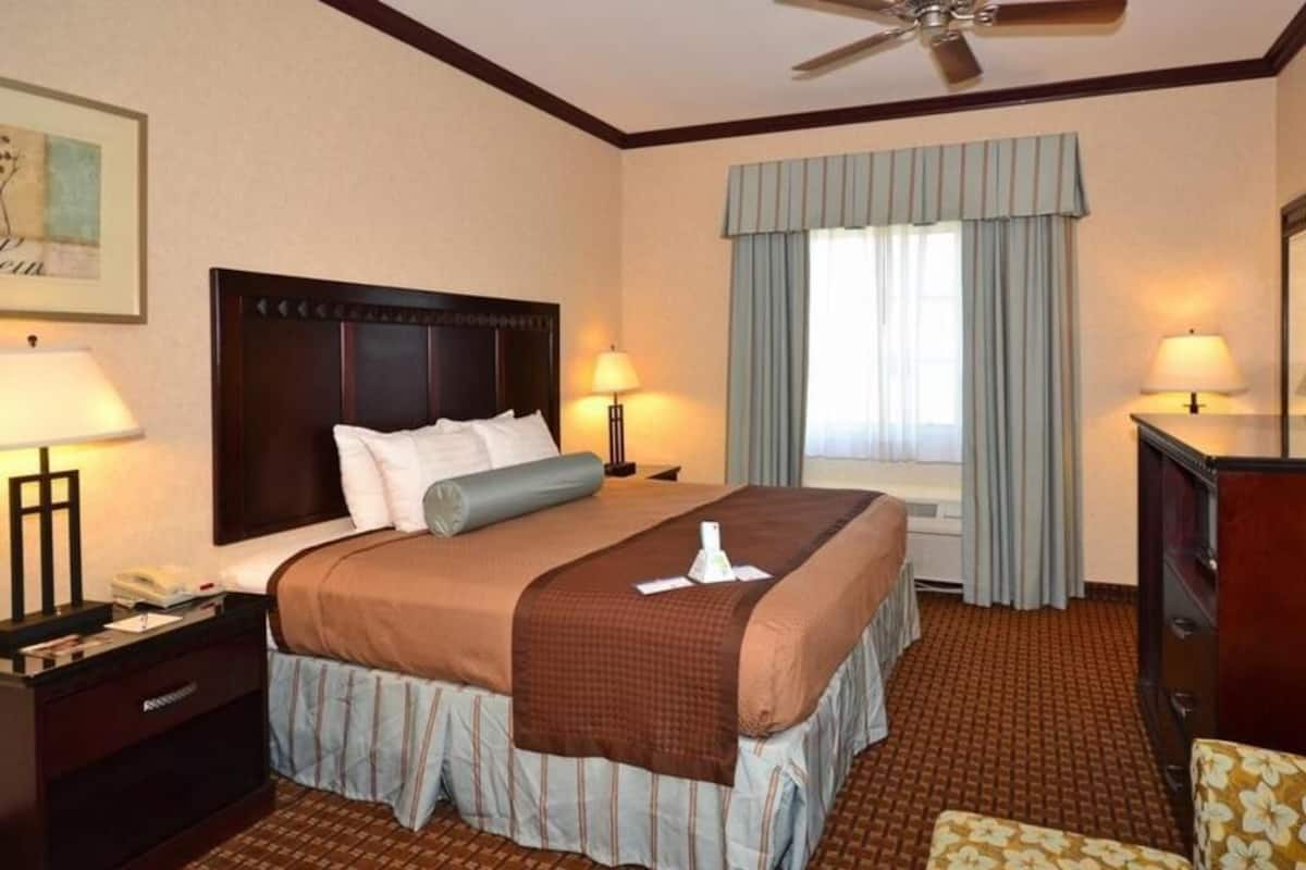 In-room safe, individually decorated, individually furnished, desk