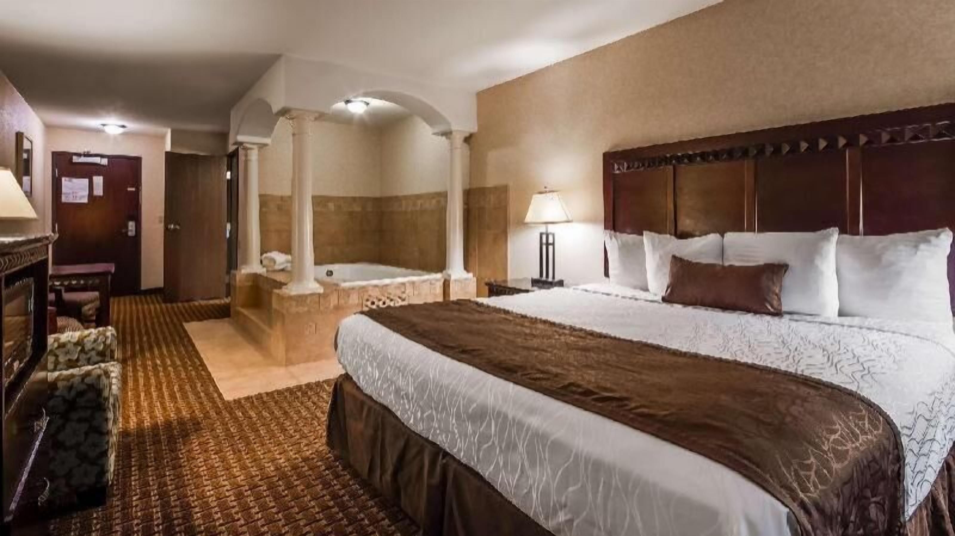 In-room safe, individually decorated, individually furnished, desk