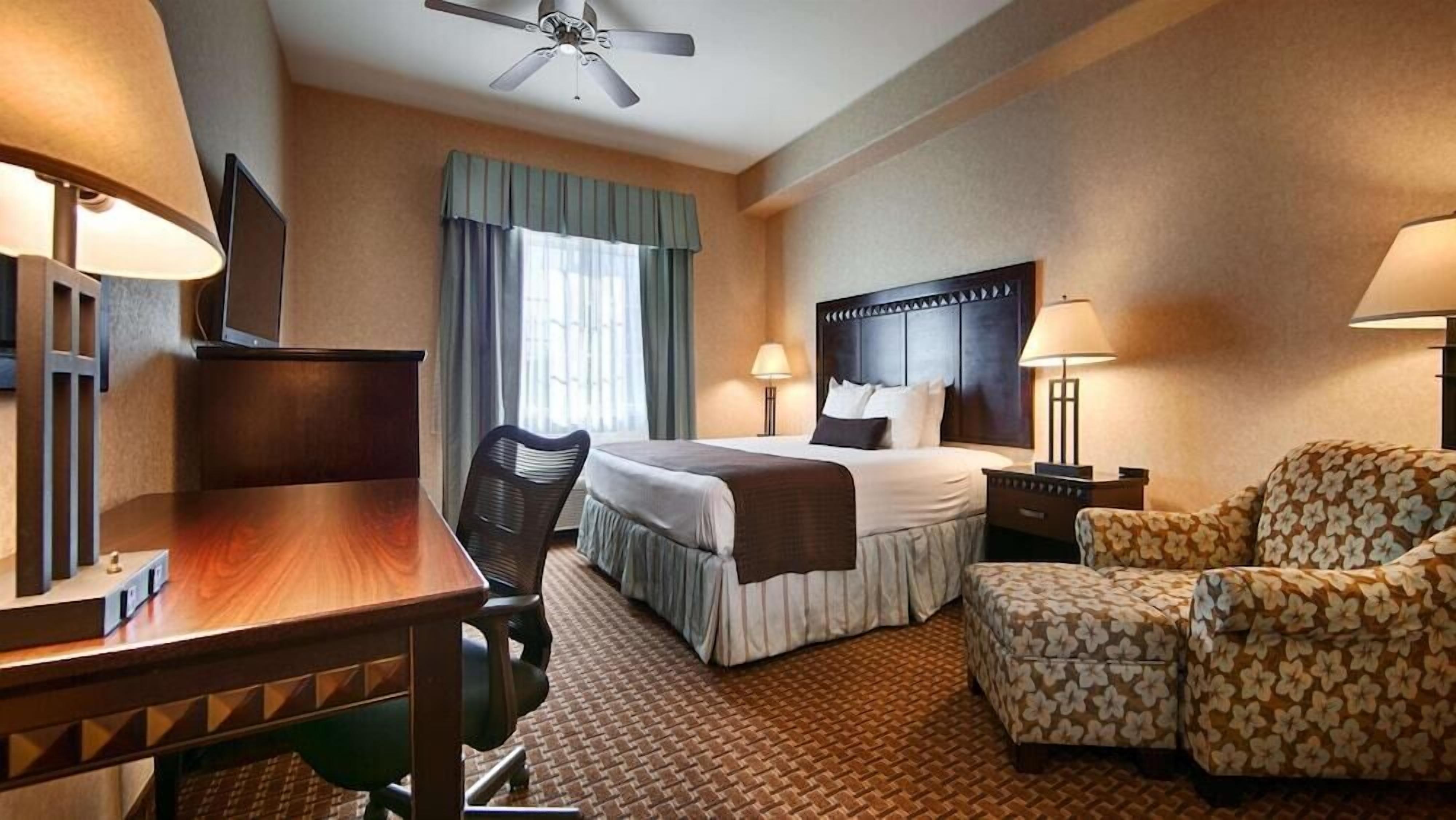 In-room safe, individually decorated, individually furnished, desk