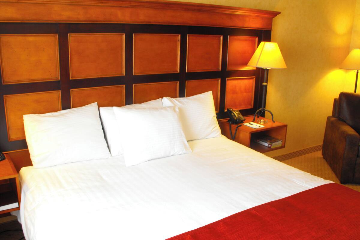 Deluxe Room, 1 King Bed (Deluxe ADA Accessible King Bed) | In-room safe, desk, laptop workspace, iron/ironing board