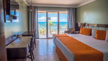 Frigobar, cofres nos quartos, escrivaninha, Wi-Fi de cortesia