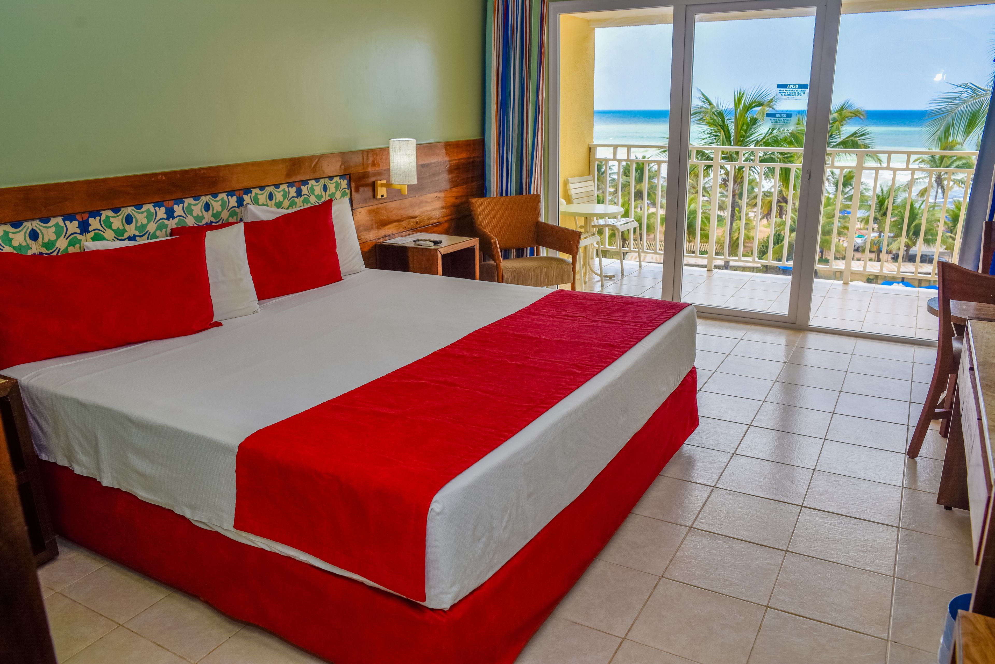 Luxo Vista Mar | Frigobar, cofres nos quartos, escrivaninha, Wi-Fi de cortesia