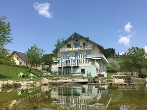 Seasonal outdoor pool, a natural pool, pool umbrellas, sun loungers - Narnhoferwirt (Sankt Jakob im Walde)
