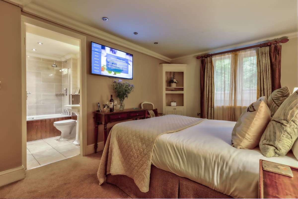 standard double room, 1 double bed | premium bedding, desk, iron/ironing board, free wifi