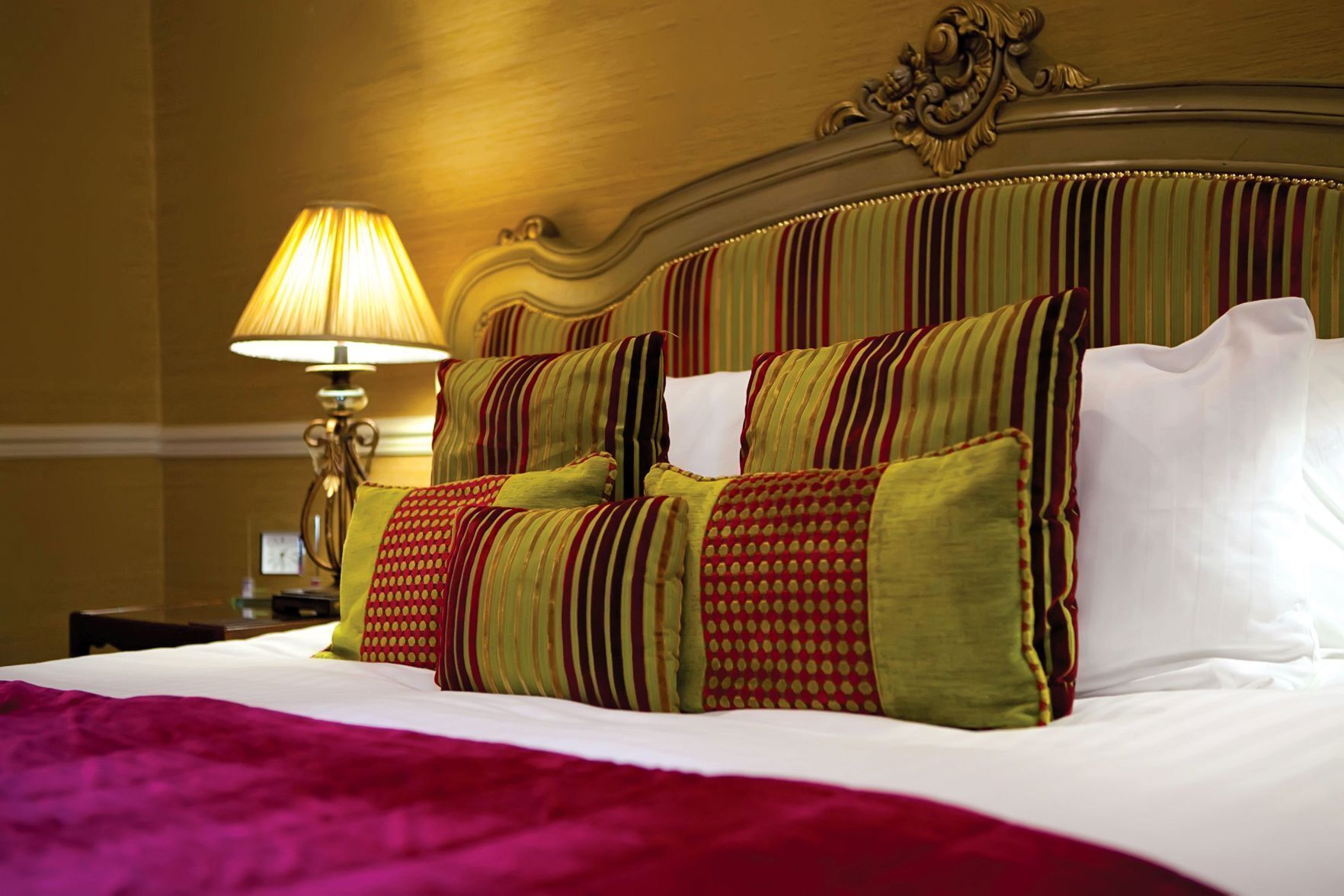 Premium bedding, desk, iron/ironing board, free WiFi