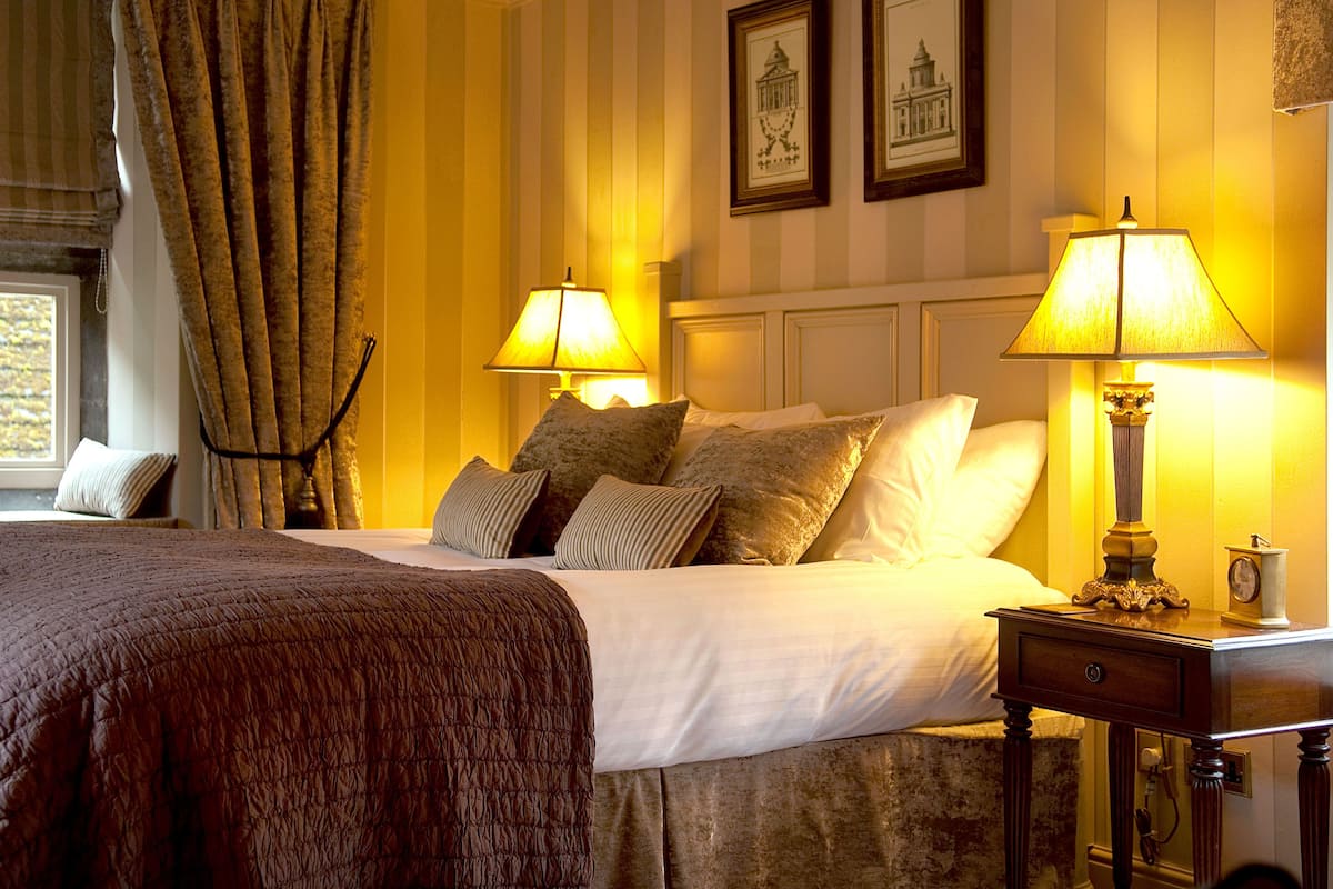 standard double room, 1 double bed | premium bedding, desk, iron/ironing board, free wifi