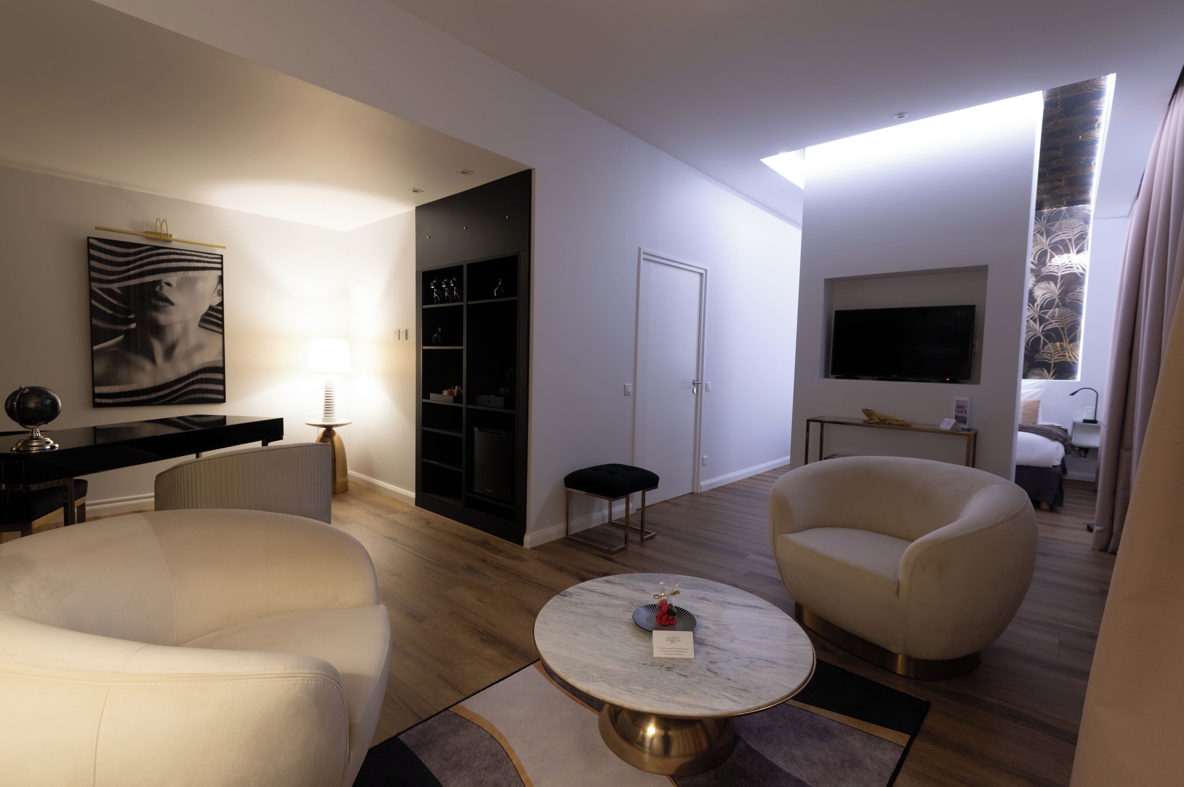chambre prestige vue citadelle | 1 bedroom, free minibar items, in-room safe, individually furnished