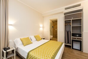 Superior Double or Twin Room | Premium bedding, minibar, in-room safe, individually decorated - Hotel Marco Polo (Rome)