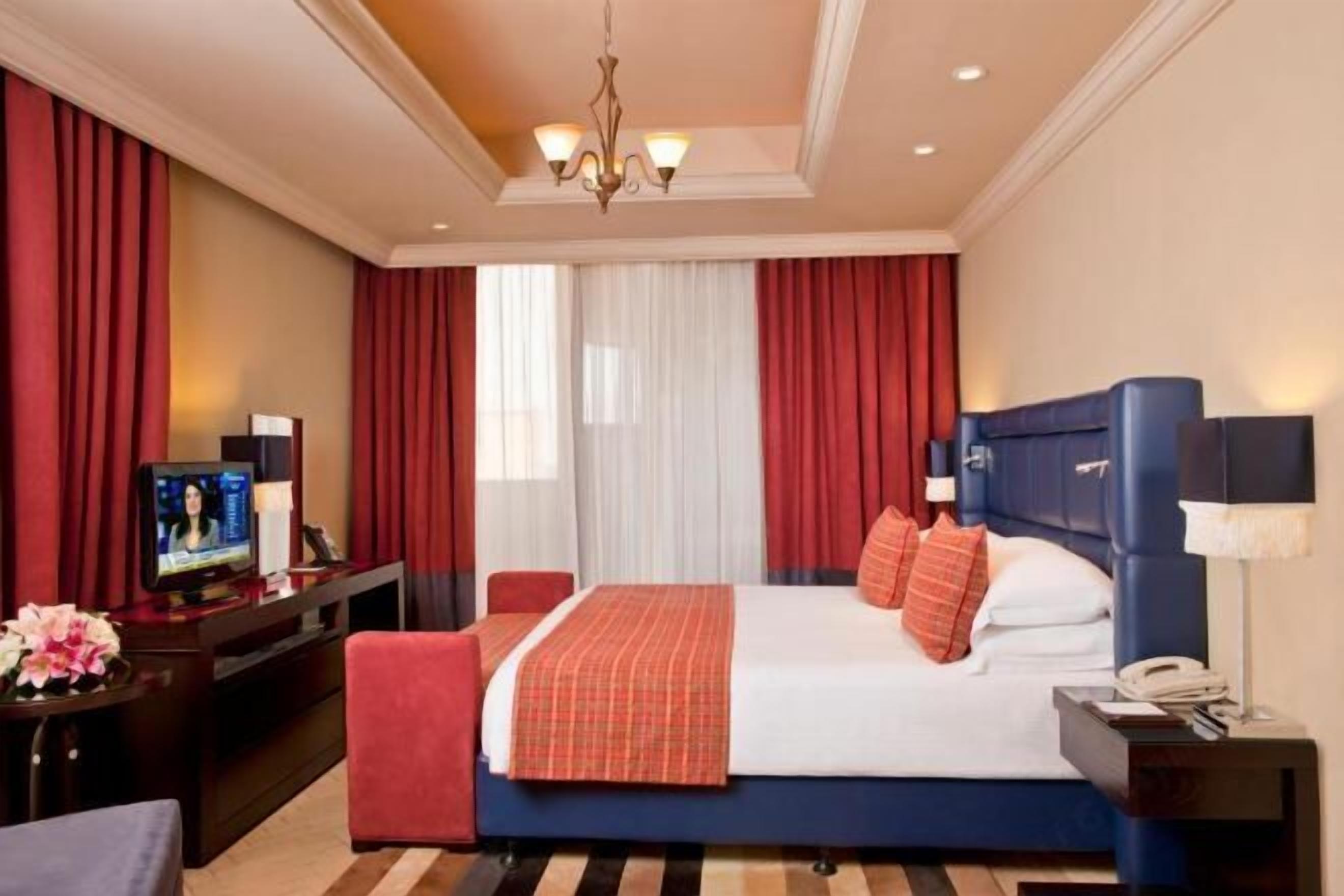 Minibar, in-room safe, desk, laptop workspace