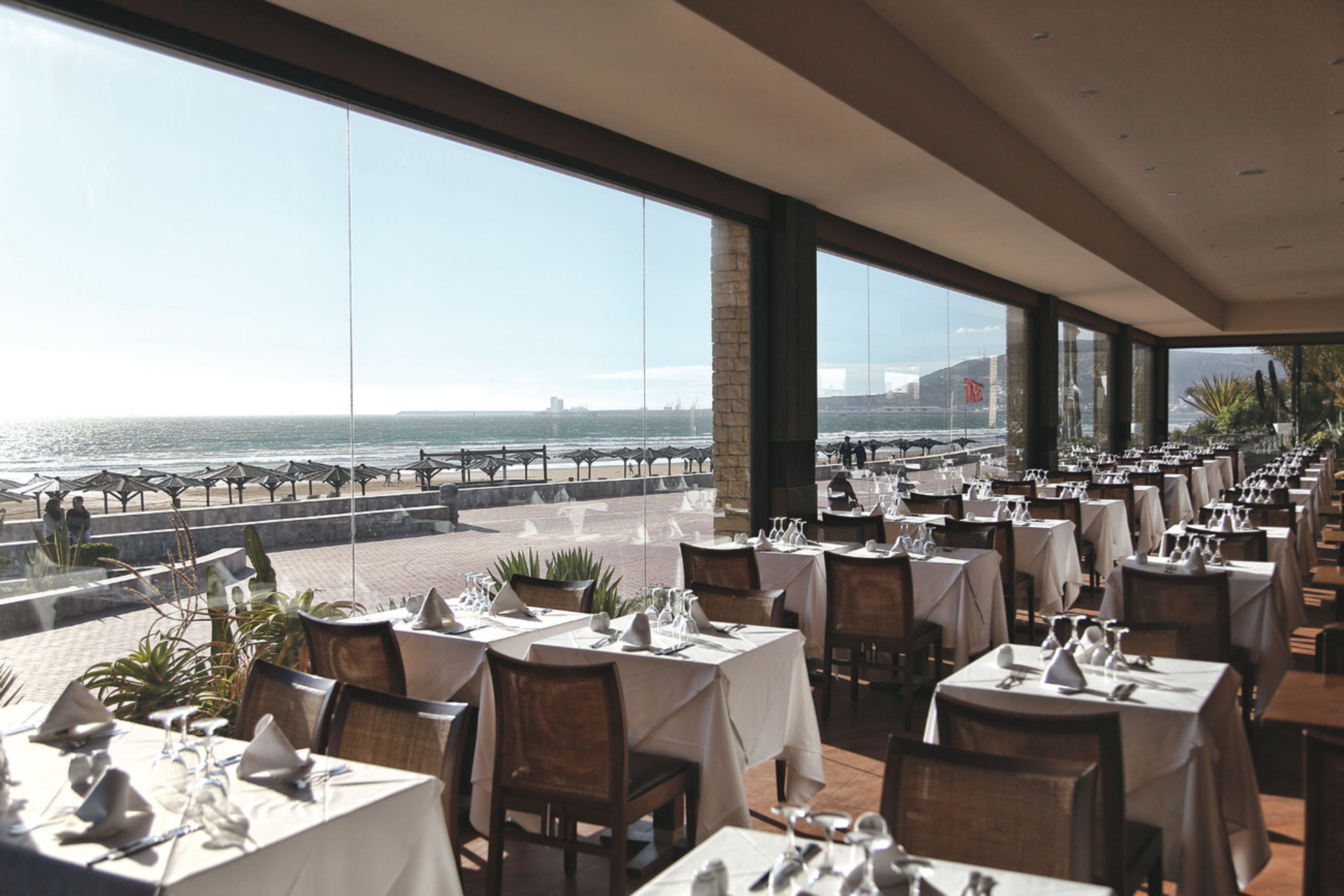 3 restaurants; breakfast, lunch, and dinner served