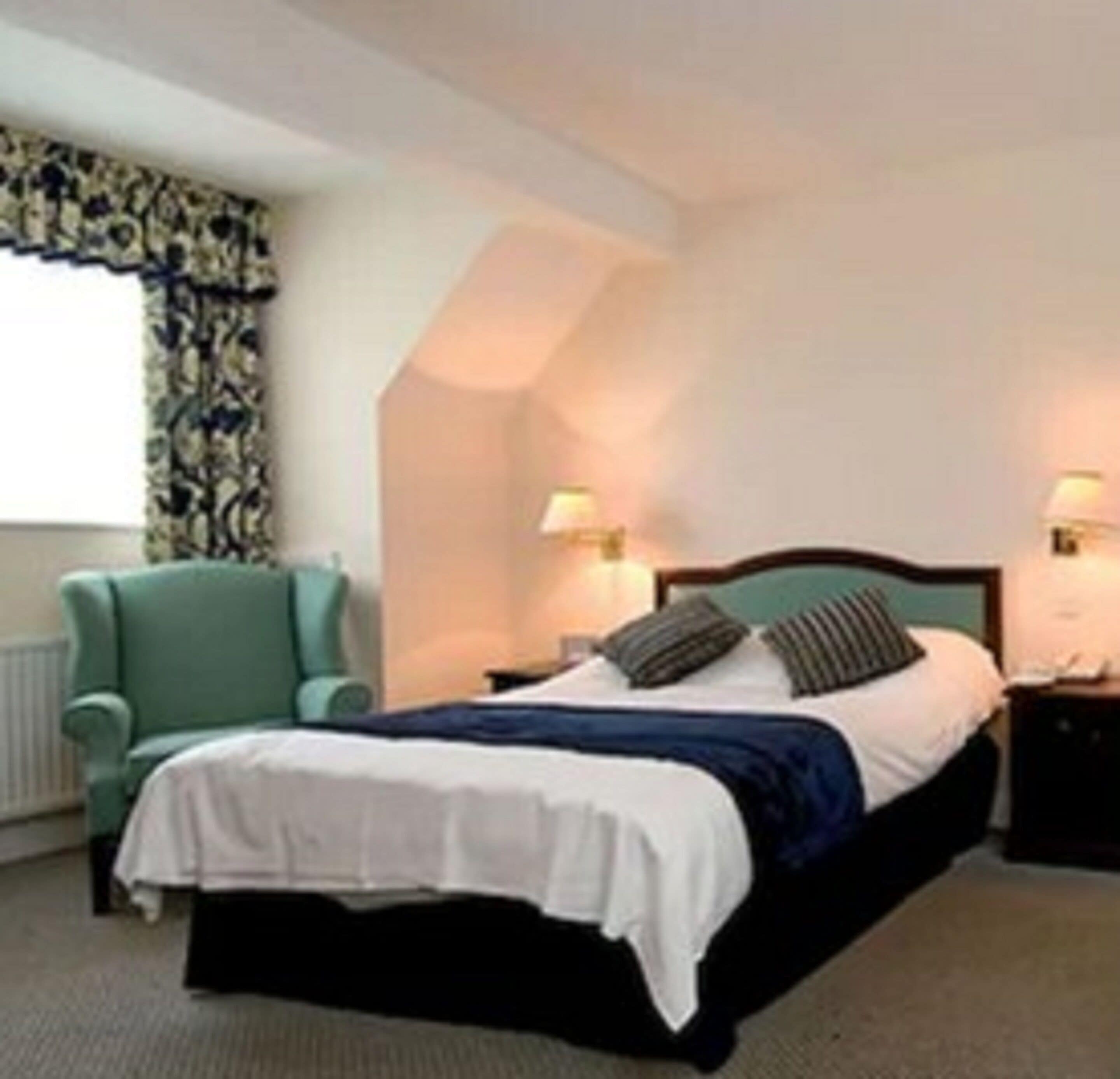 family room | desk, iron/ironing board, free cots/infant beds, free rollaway beds