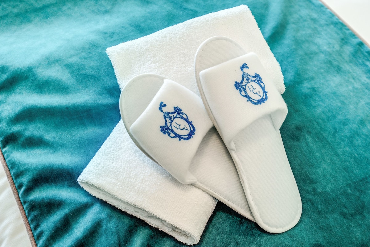 individually furnished, desk, free wifi