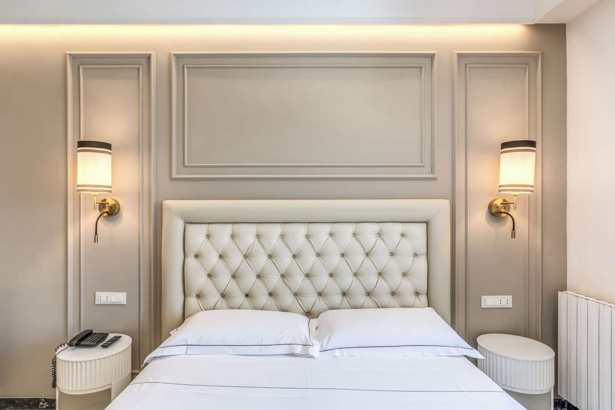 Individually furnished, desk, free WiFi