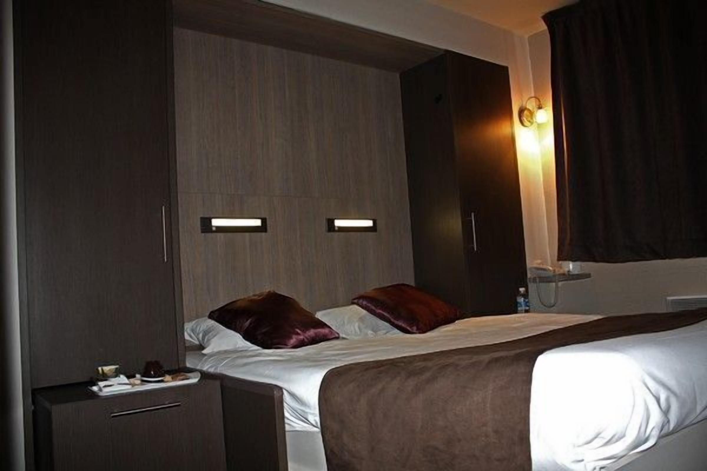 standard room | 8 bedrooms, desk, blackout curtains, soundproofing