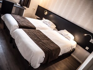 8 chambres, bureau, rideaux occultants, chambres insonorisées