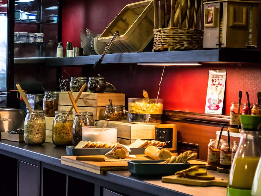 Café da manhã com buffet todos os dias (EUR 13.50 por pessoa)