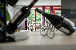 Bar (on property) - Brit Hotel Au Relais du Vern (Landivisiau)